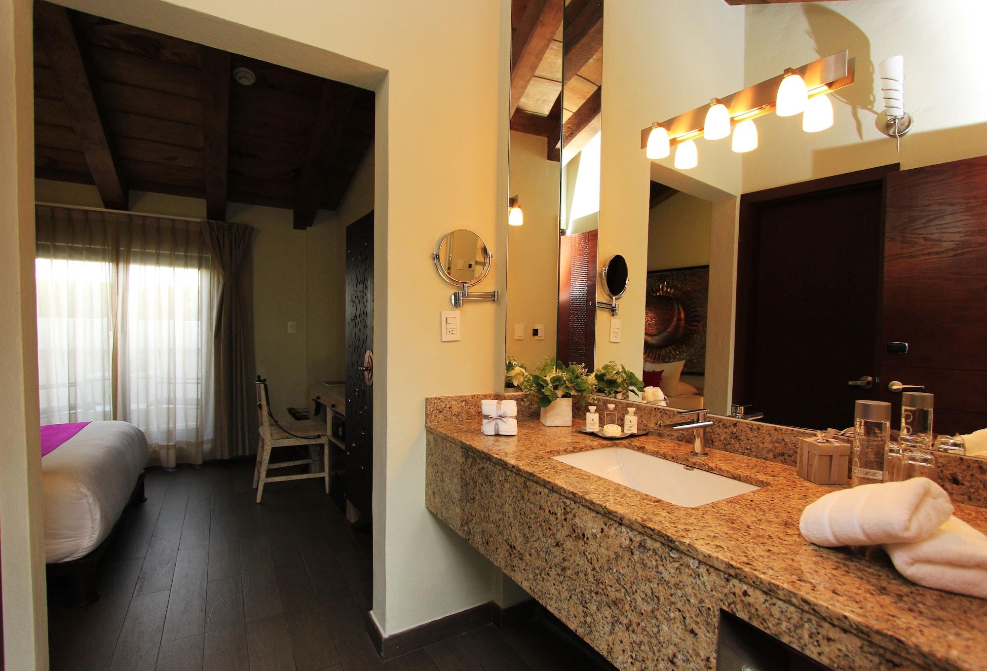 Plaza Gallery Hotel Boutique Сан-Кристобаль-де-Ла-Касас Экстерьер фото