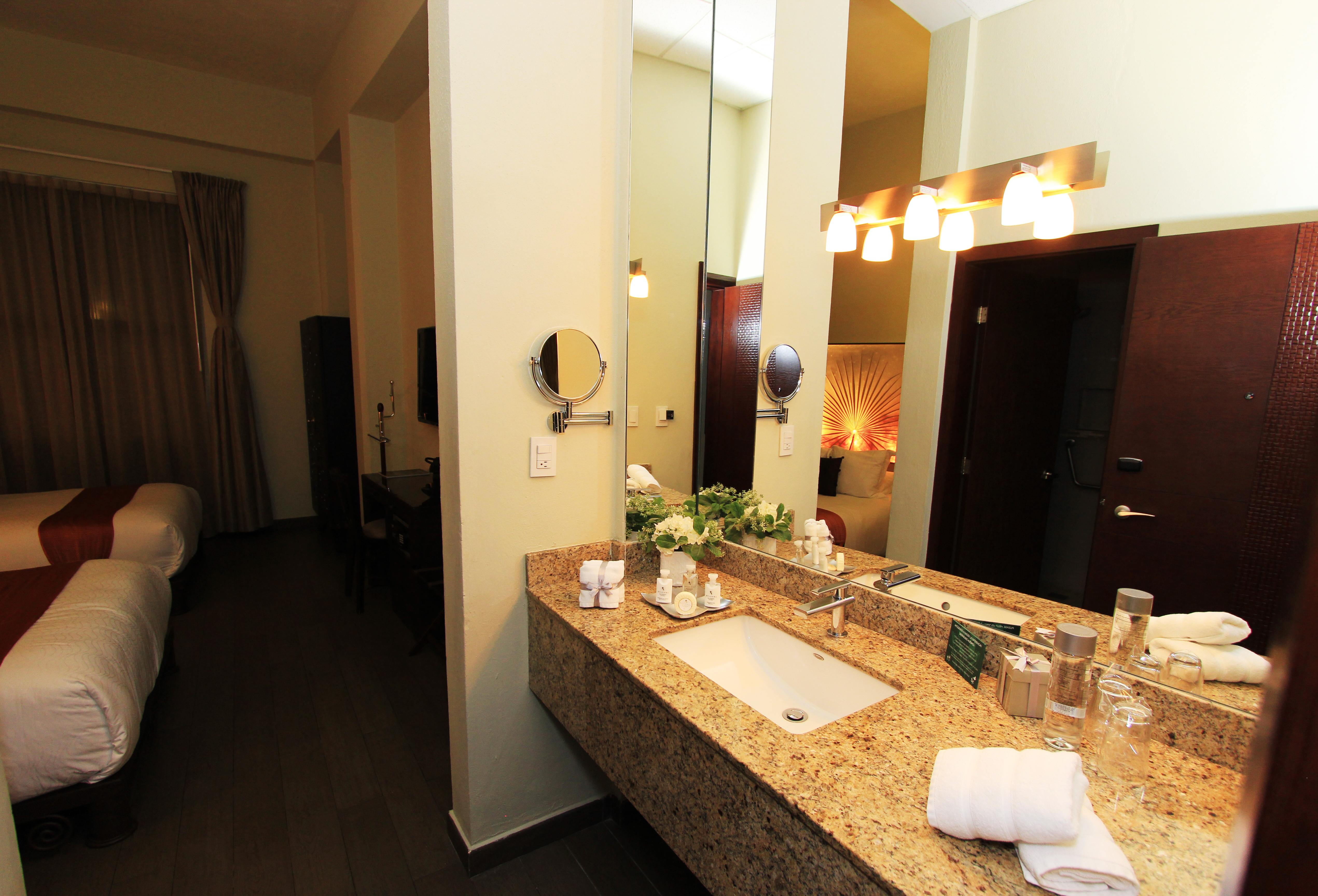 Plaza Gallery Hotel Boutique Сан-Кристобаль-де-Ла-Касас Экстерьер фото