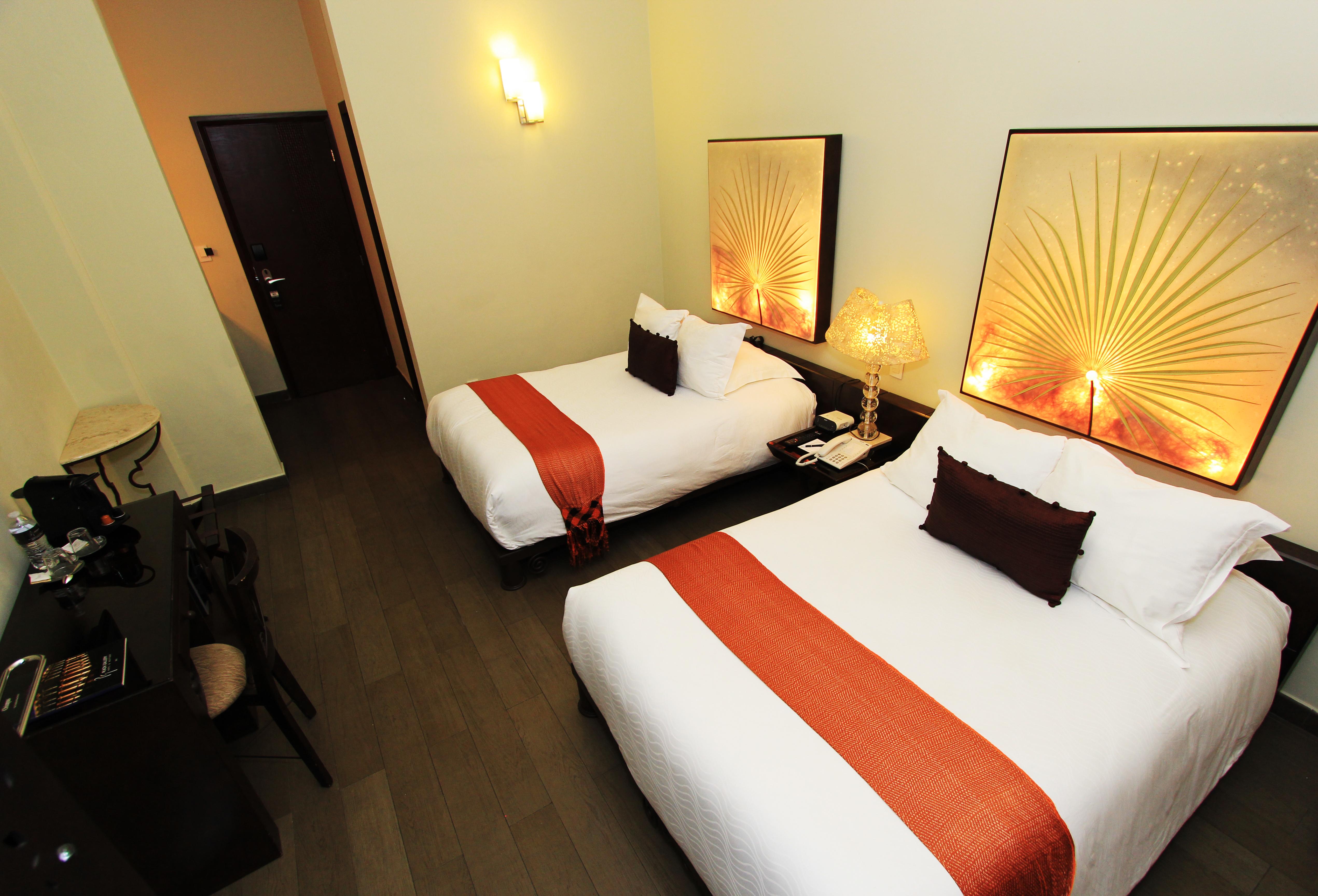 Plaza Gallery Hotel Boutique Сан-Кристобаль-де-Ла-Касас Экстерьер фото
