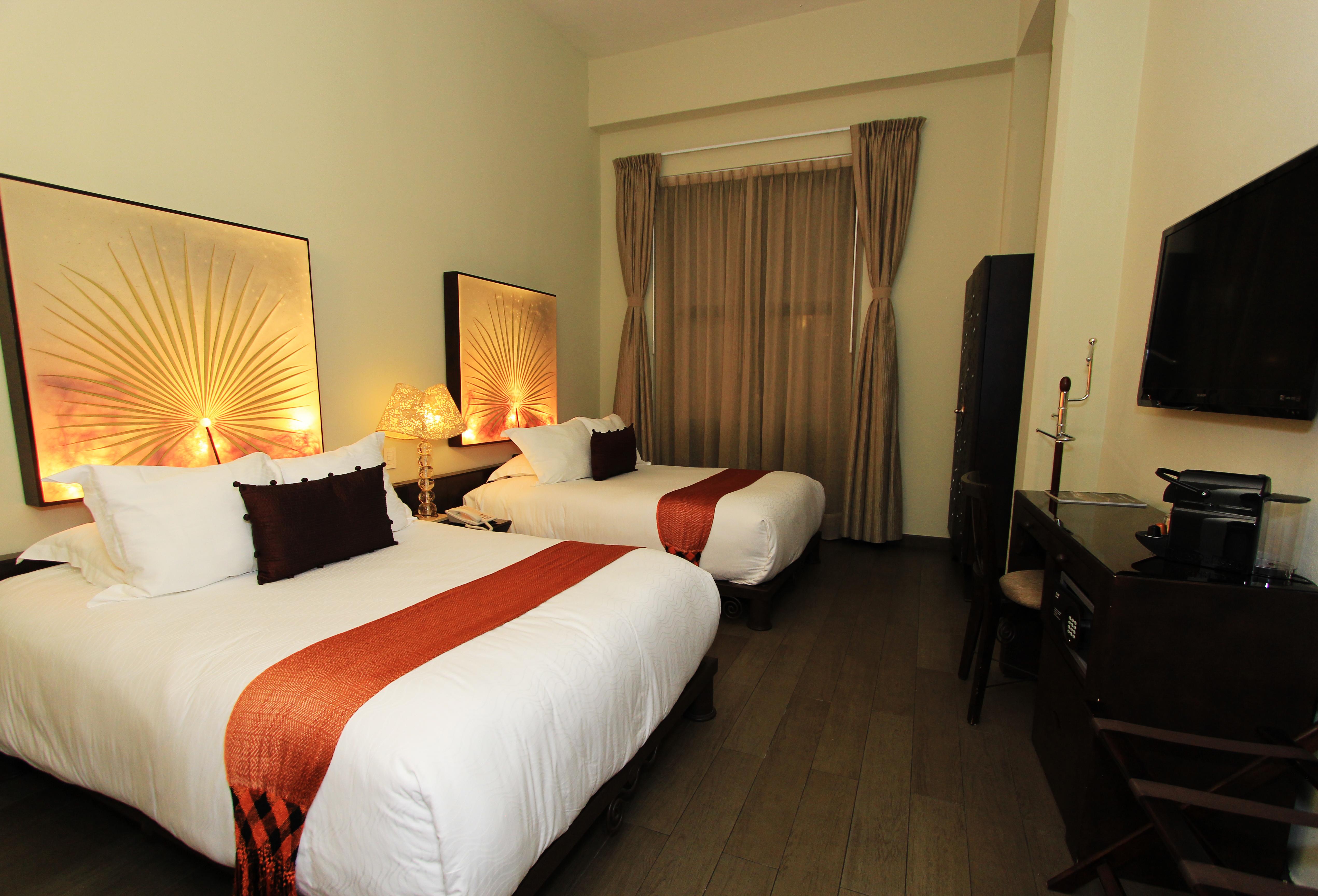 Plaza Gallery Hotel Boutique Сан-Кристобаль-де-Ла-Касас Экстерьер фото