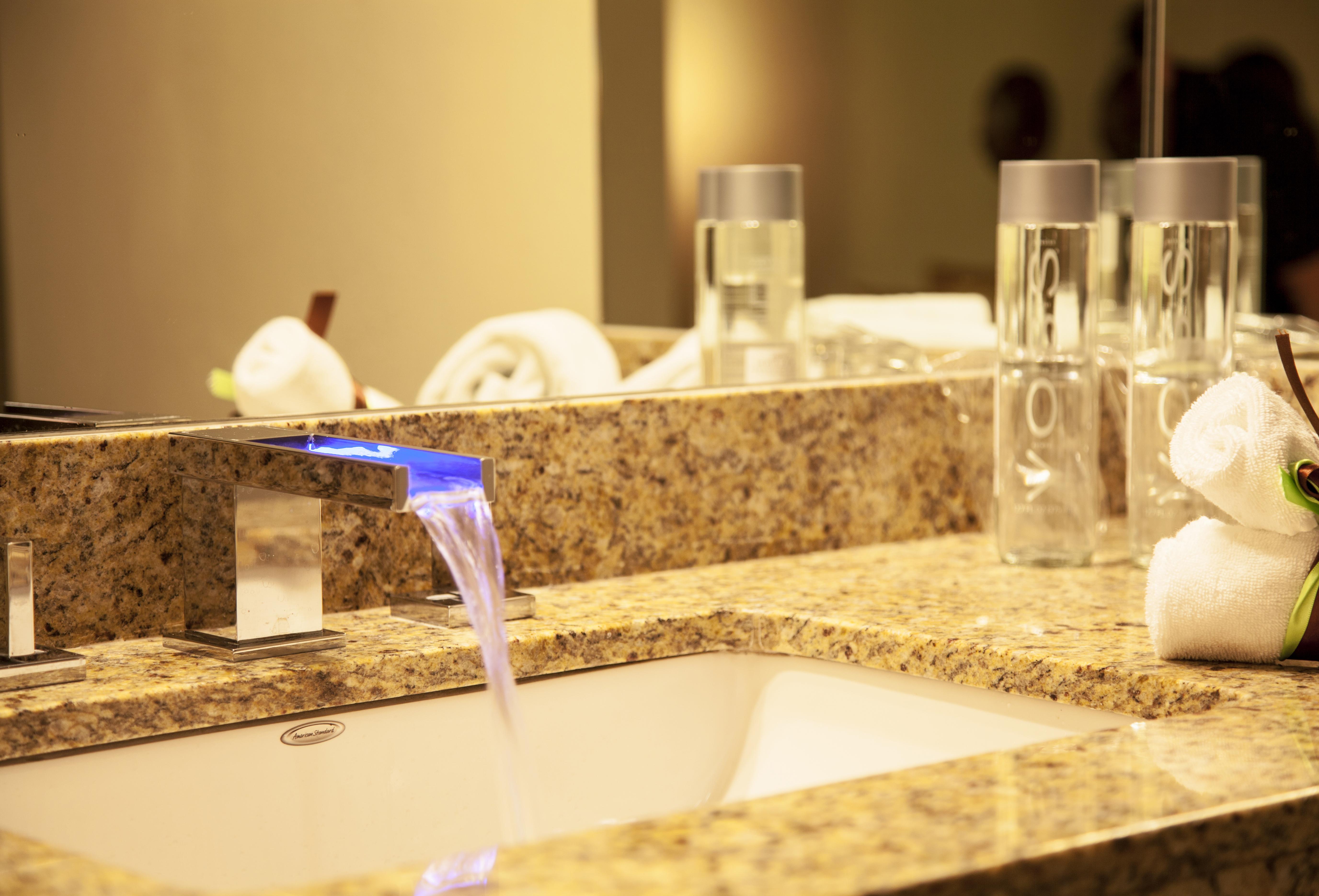Plaza Gallery Hotel Boutique Сан-Кристобаль-де-Ла-Касас Экстерьер фото