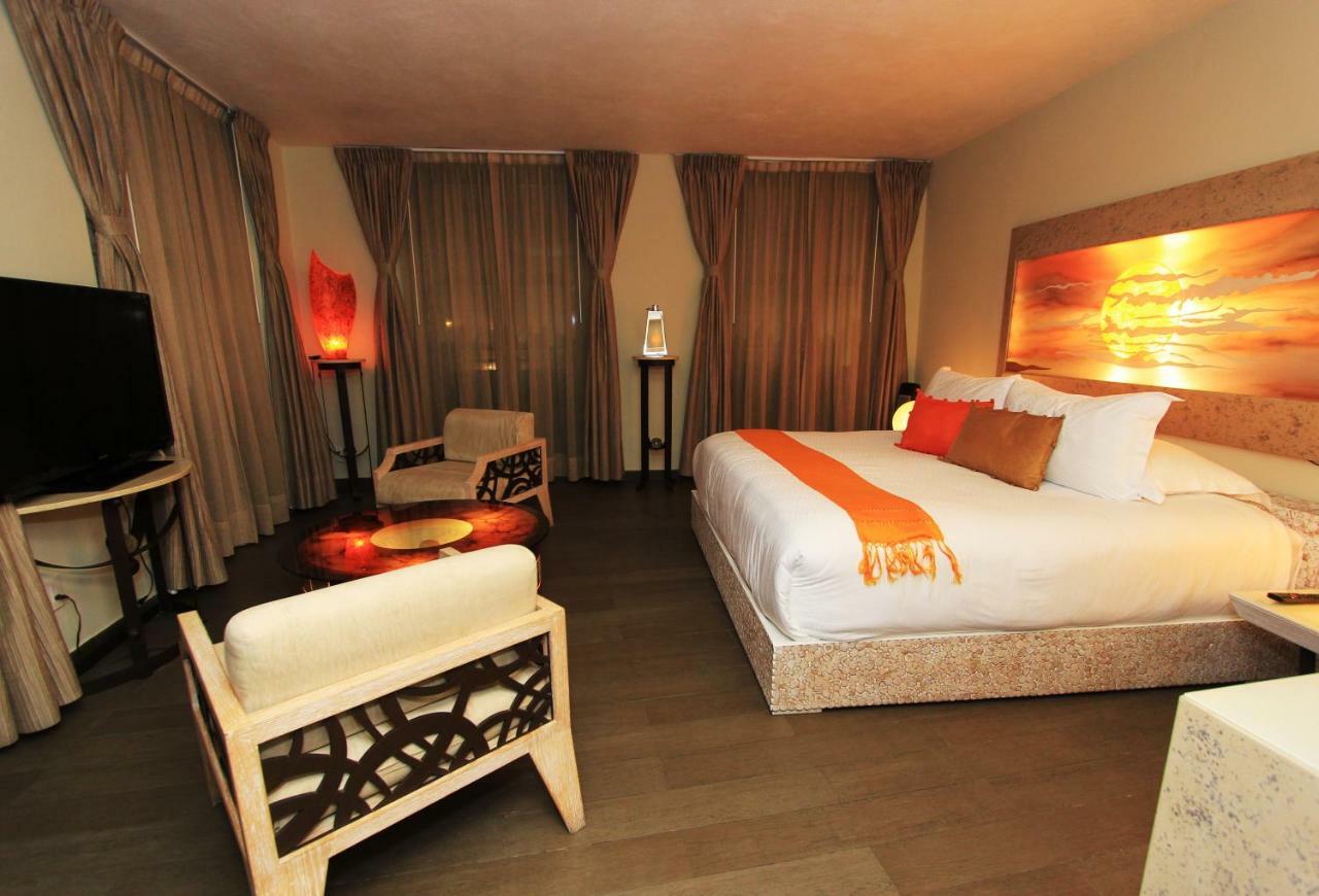 Plaza Gallery Hotel Boutique Сан-Кристобаль-де-Ла-Касас Экстерьер фото