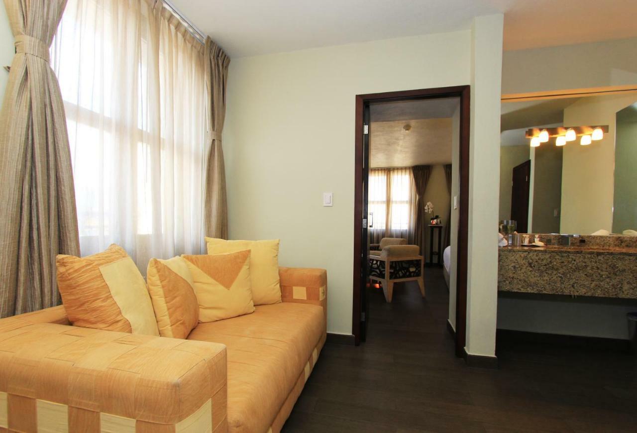 Plaza Gallery Hotel Boutique Сан-Кристобаль-де-Ла-Касас Экстерьер фото