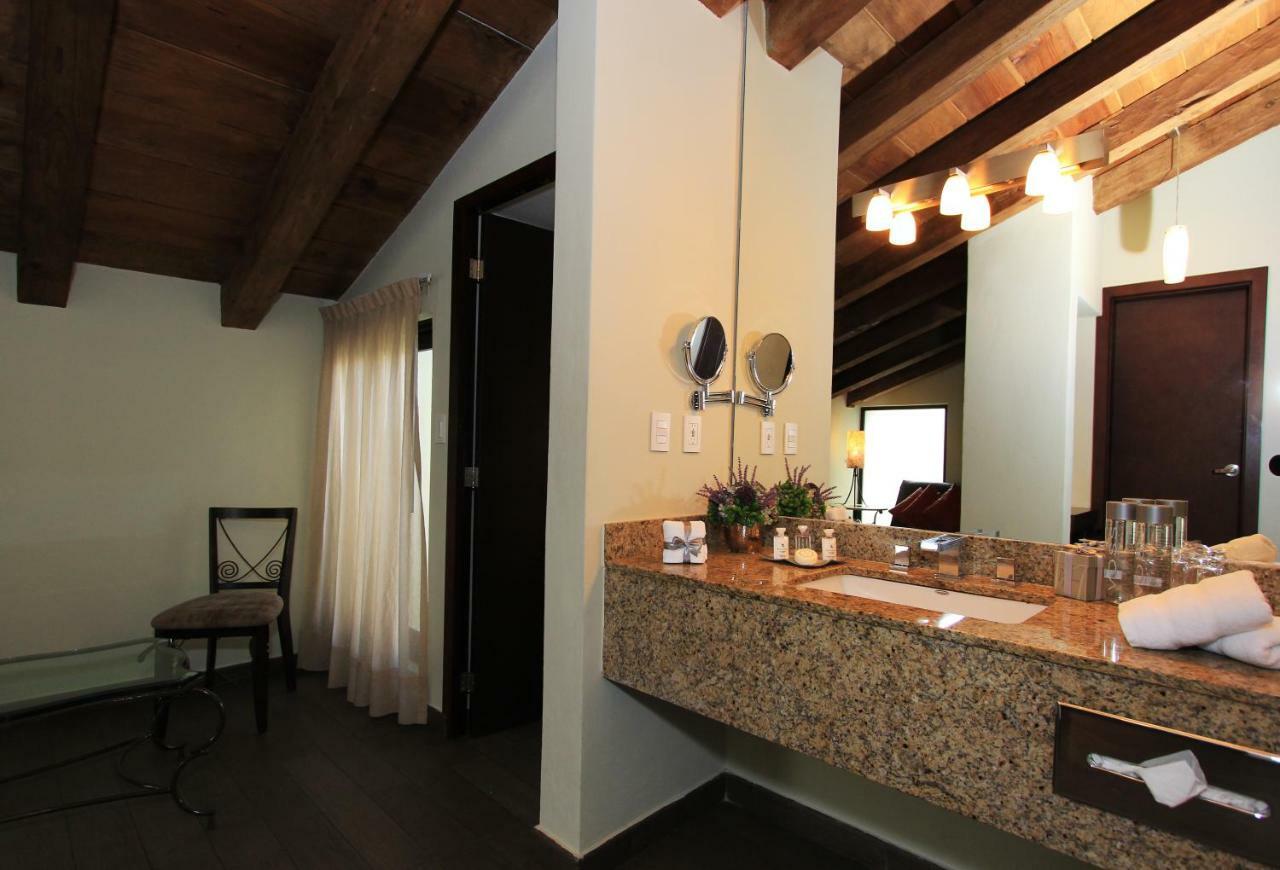 Plaza Gallery Hotel Boutique Сан-Кристобаль-де-Ла-Касас Экстерьер фото